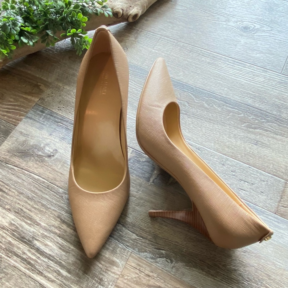 MICHAEL KORS Tan Pointed Toe Pumps Size 9.5M